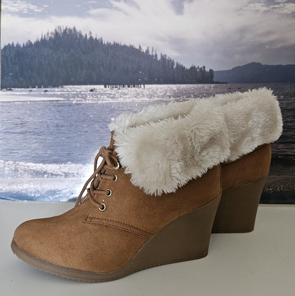 WhiteMt. Wedge Ankle Boots - Picture 3 of 9